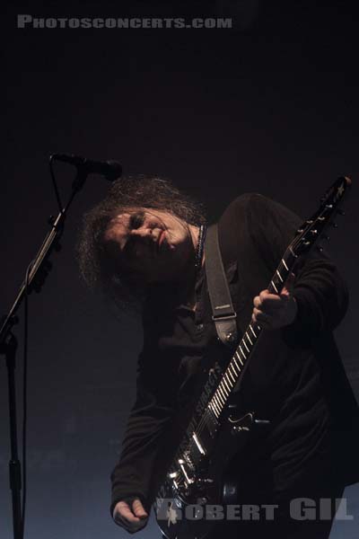 THE CURE - 2012-06-30 - BELFORT - Presqu'ile du Malsaucy - Robert James Smith